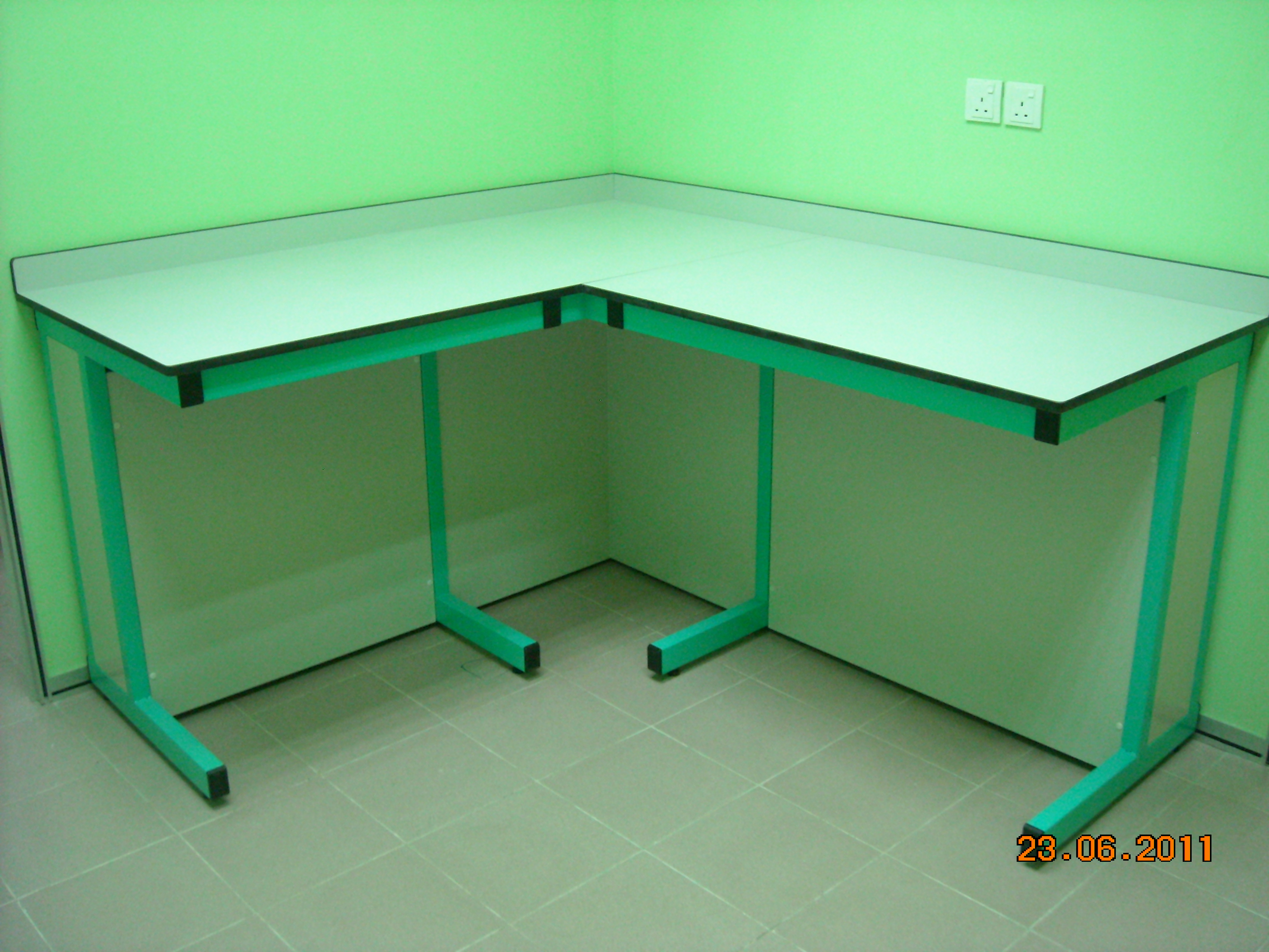 Lab Bench & Cabinet